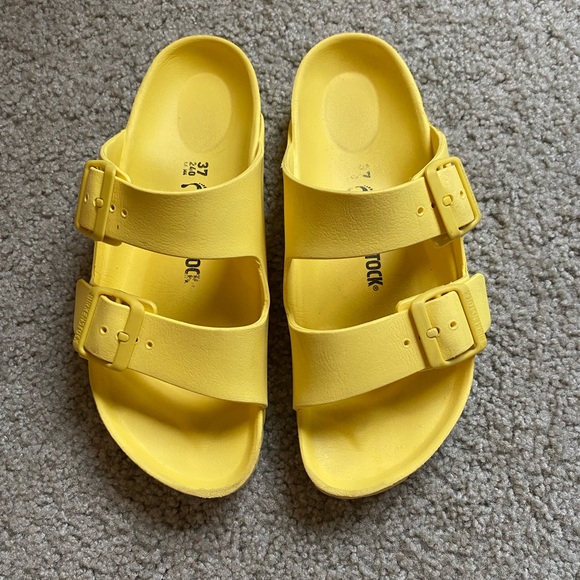 Birkenstock bright yellow sandals only worn a few times! Size 6.5 women - Picture 2 of 4